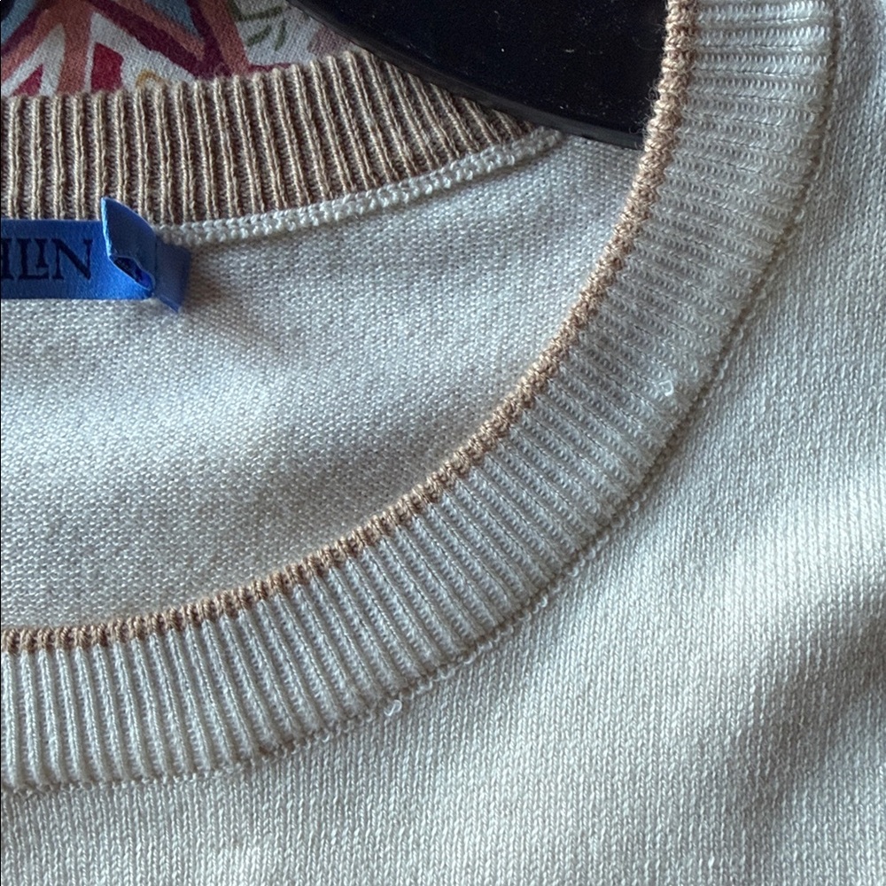 J.McLaughlin Lightweight Sweater. Size S Long Sleeves.Few small imperfections - Picture 8 of 9